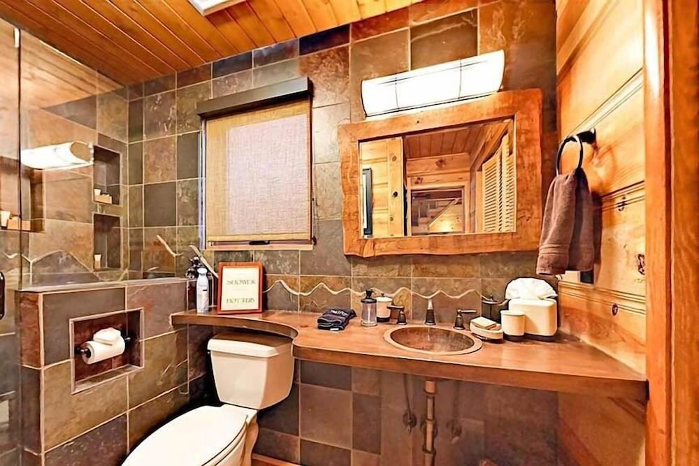 Lake Tahoe Vacations - 3988 Manzanita Avenue 2 Bedroom Cabin - Property Image 6