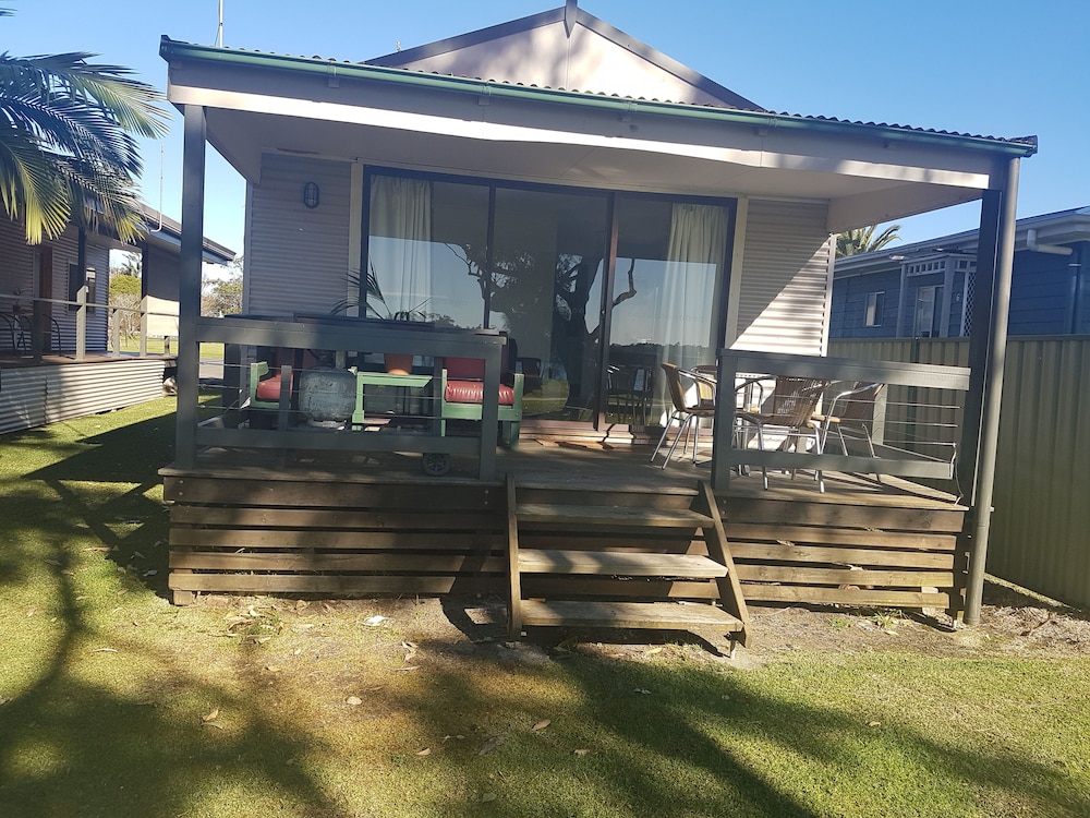 Bentley Waterfront Motel & Cottages