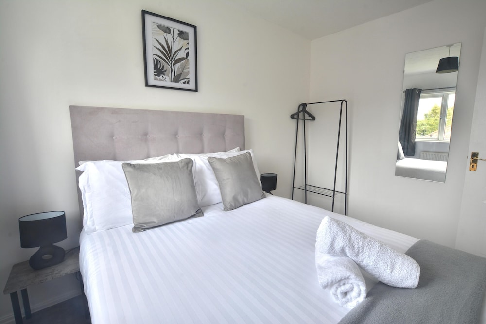Victoriadock-3bedrooms-1bathroom-wifi-parking view 3
