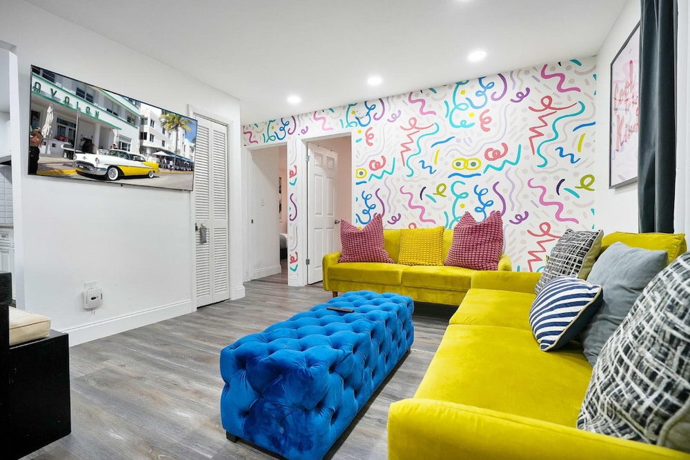 Vacay Spot Wynwood Good Vibes Decor BBQ Patio