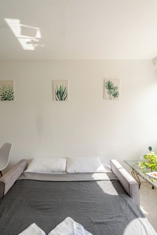 London Oasis Retreat - 2 Bedroom Apartment