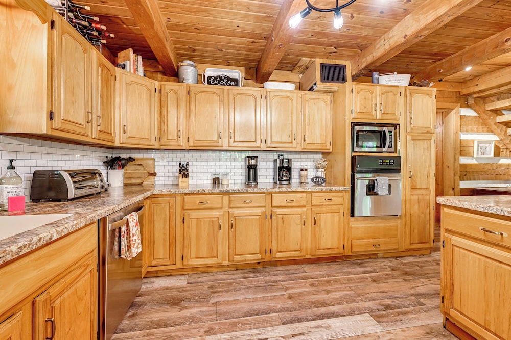 Spacious Sebring Family Cabin w/ Fun Barn + Yard!