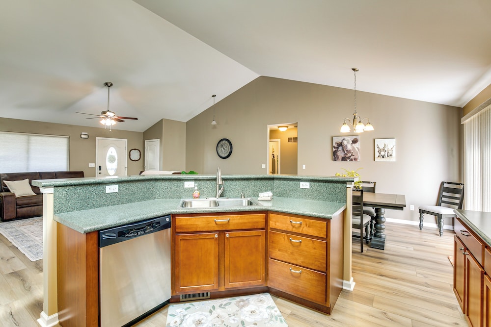 Sip, Soar & Explore: Spacious Union Home w/ Yard