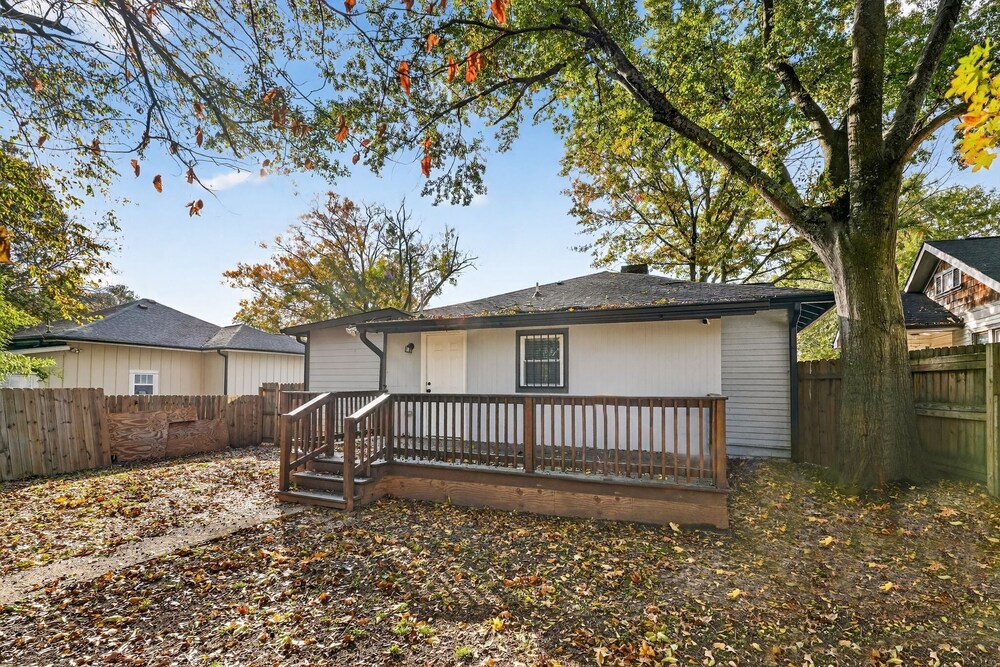 Spacious 4br Mozley Park Home With Fenced Yard 4 Bedroom Home