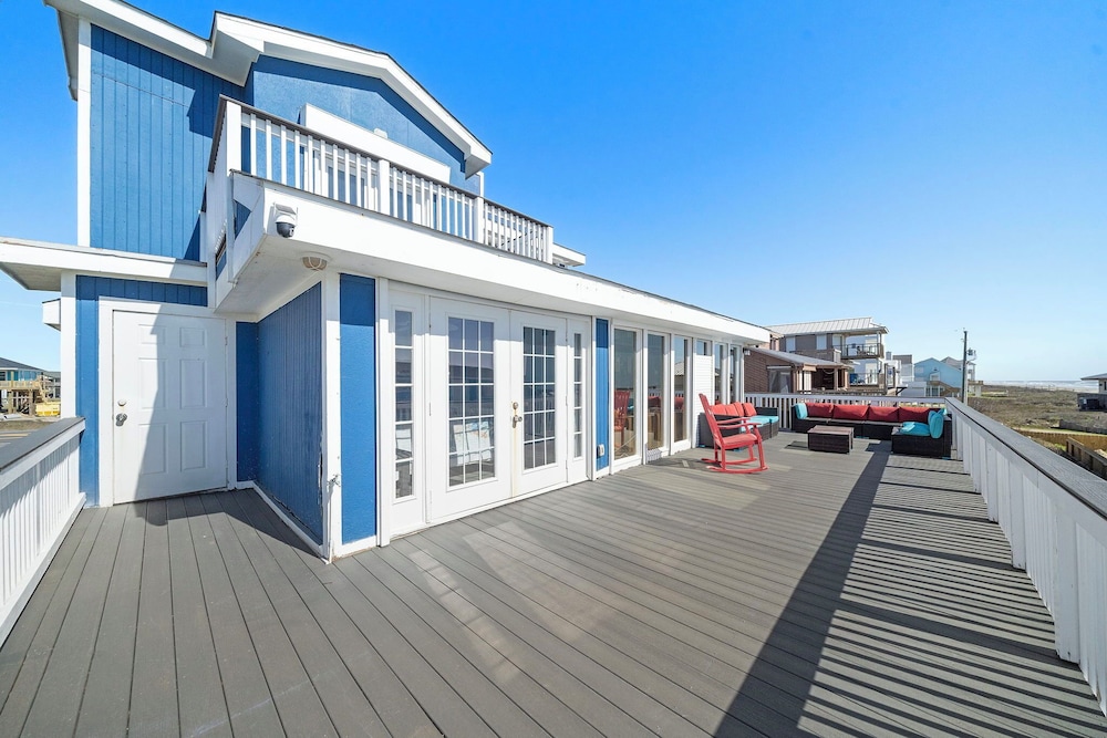 Captain's Manor by Ryson Vacation Rentals
