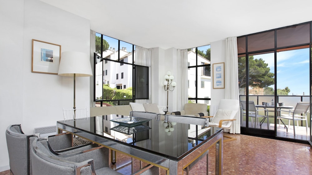 Pineda in Llafranc With 4 Bedrooms and 2 Bathrooms