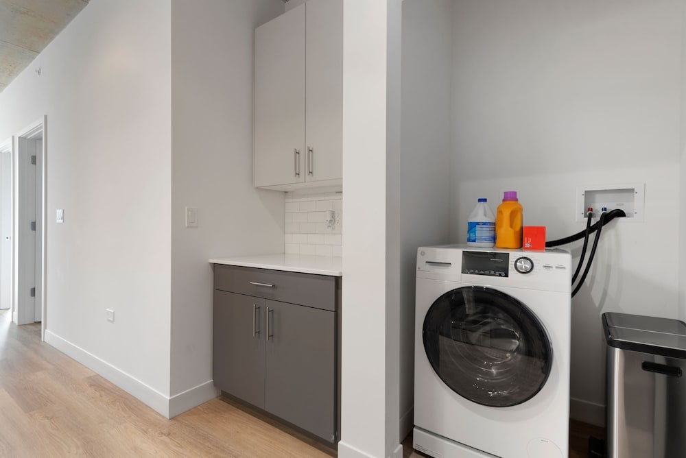 Concert Stay New 4BR Apt by Salt Shed