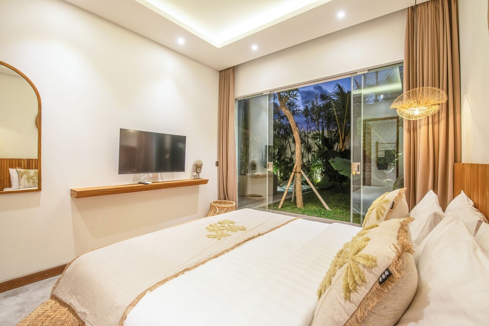 Coastal Comfort: Cozy 4BR Villa, 5 Min Walk to Finns Beach
