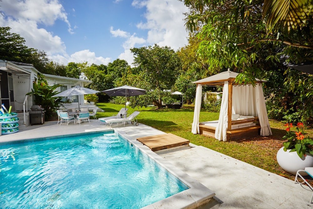 Miami Pool Cottage in El Portal