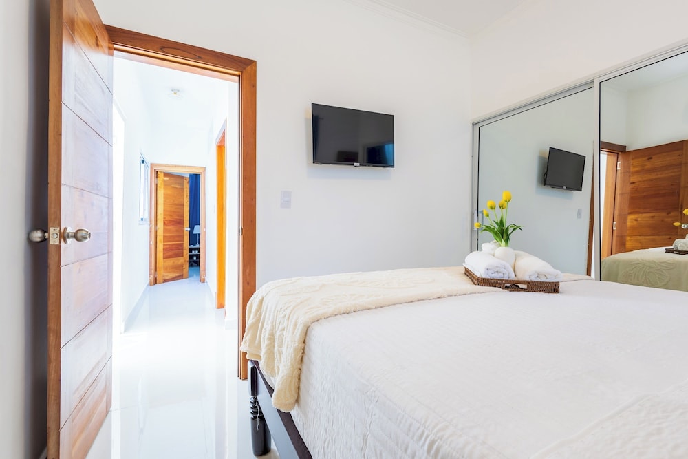 3BR Villa With Pool Rooftop and BBQ Gated Area