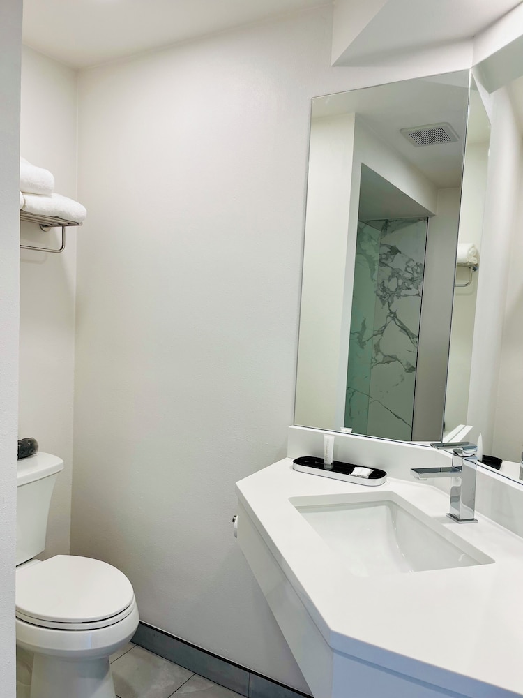 Clarion Pointe Mount Vernon - Burlington