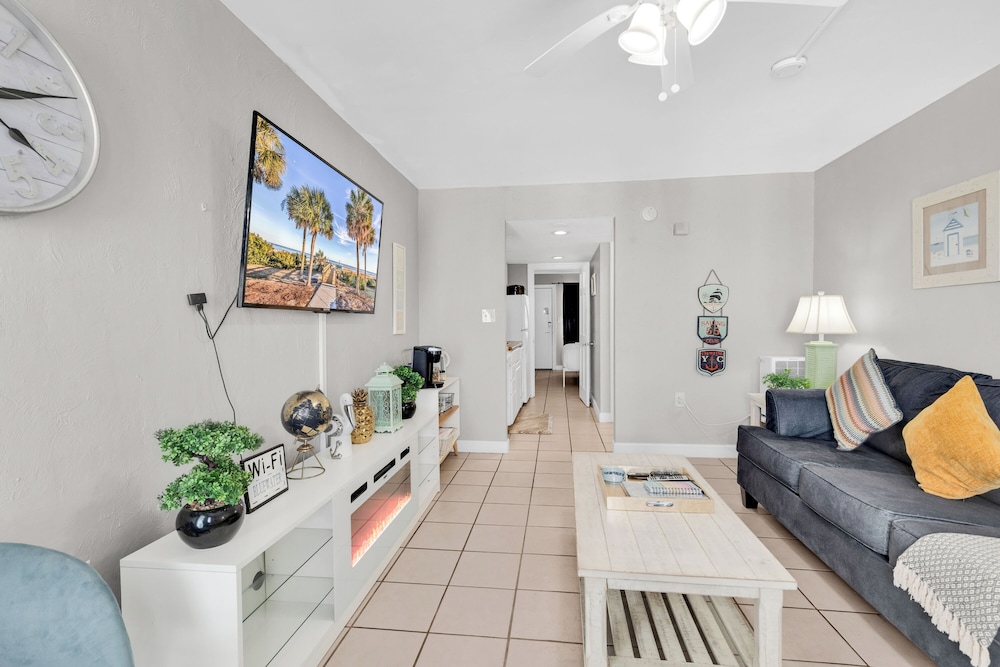 Beachfront Haven 1BR Condo with Balcony
