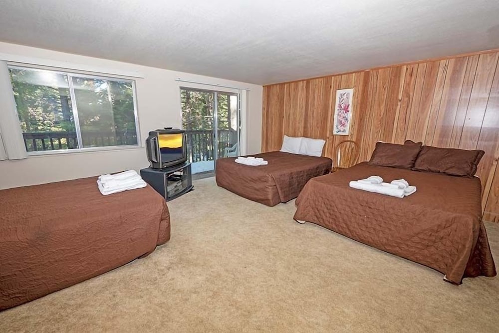Lake Tahoe Vacations - 1629 Pioneer Trail 4 Bedroom Home by RedAwning - Property Image 3