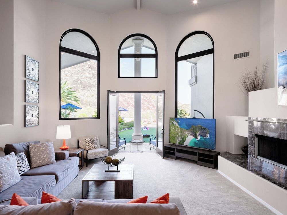 Luxury Mountain Estate-pool-spa-bbq+bar-fire pit