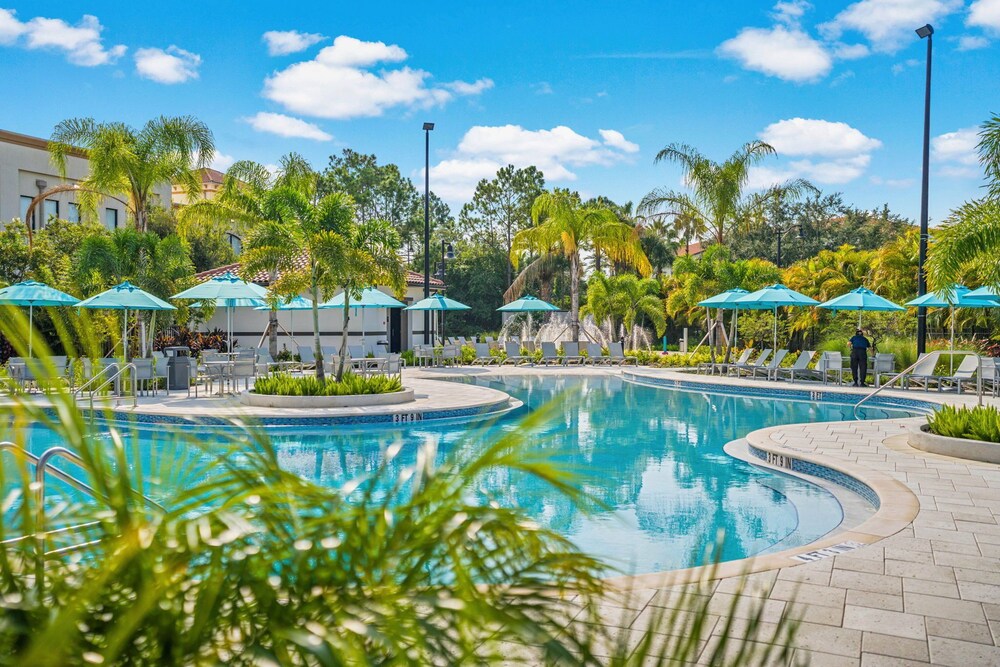 Premium Lake View Condo, Vista Cay - 1005