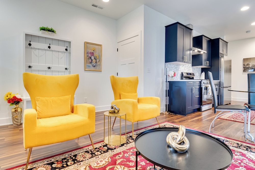 Walk to Parks: Dog-friendly Gem in Indianapolis!