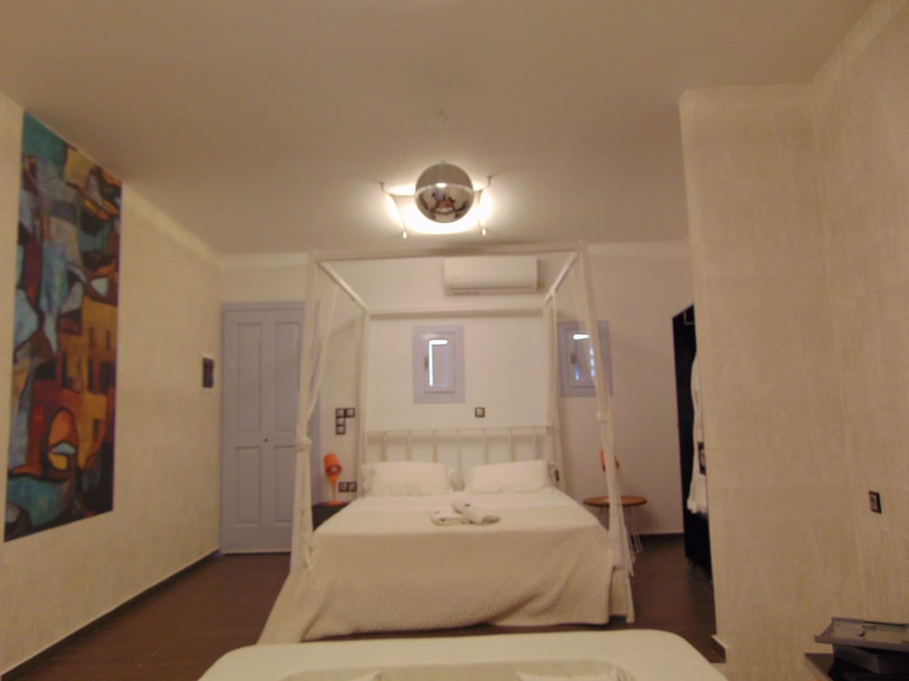 Amo Suites & Spa photo 2