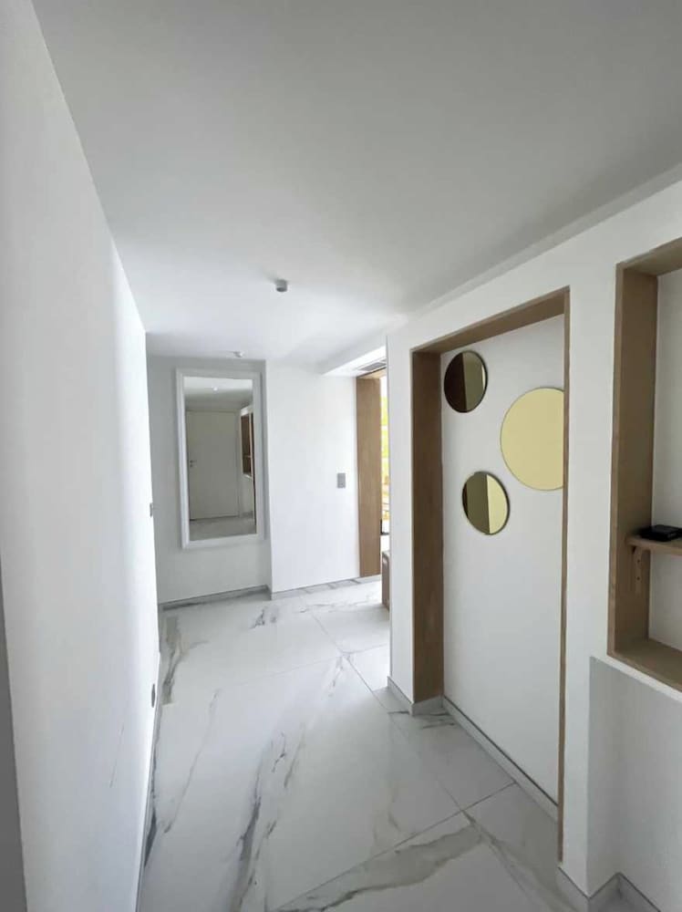 Modern Apartment - 3br- 6P - Palm Beah