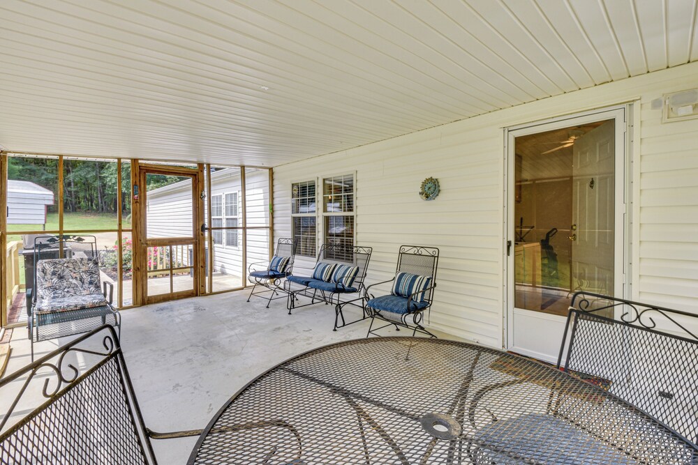 2 Mi to Dtwn: Retreat on 3 Acres in Pelzer!