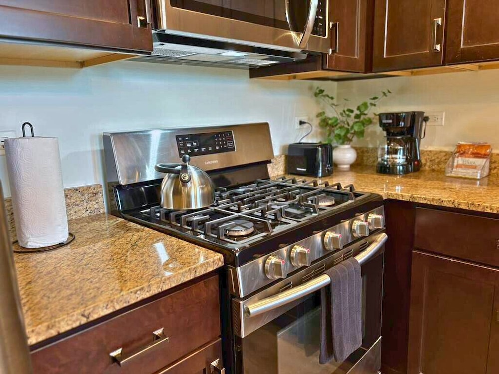 Well-Equipped 2BR - Greenbay 301