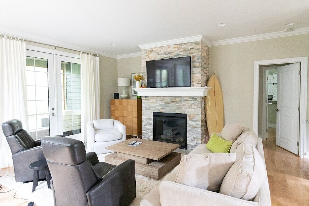 Third Coast Hideaway - Saugatuck - Douglas Downtown Area - Spacious & Spotless