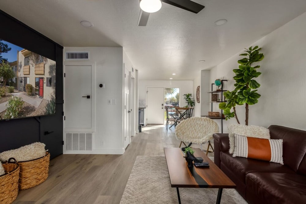 Luxe 2BR Townhouse 4 Heated Pools Walk 2 Old Town