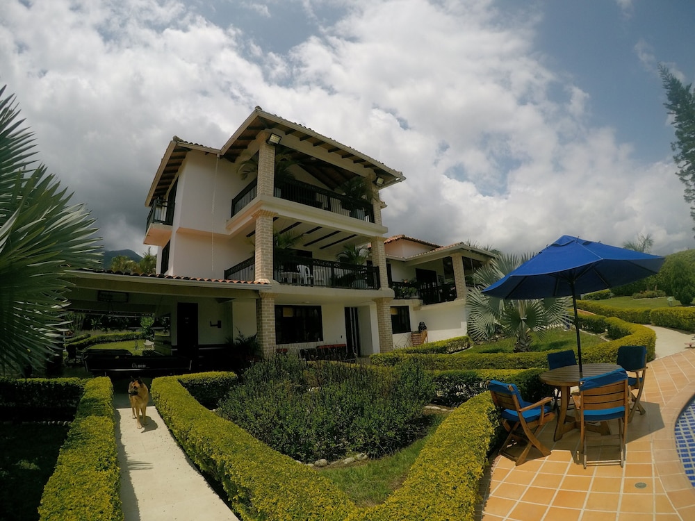 Mansion del Lago Calima - Property Image 11