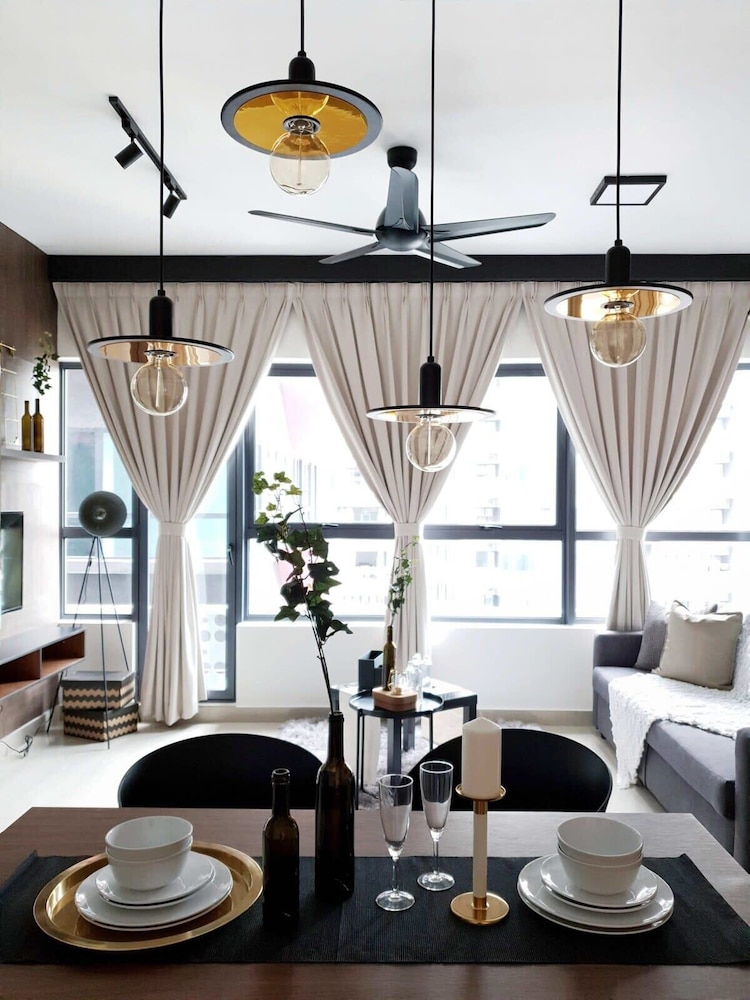 Cozy & Stylish 2BR Apt at Arte Plus, Free Parking