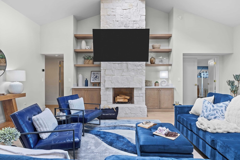El Dorado by Avantstay Luxe 4BR w/ Pool, Putting Green, Fireplace Near Kierland