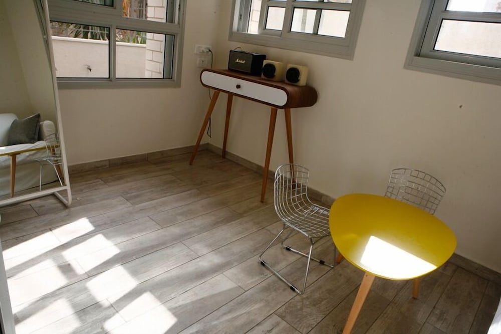 Apt Terrace & Garden - Bauhaus