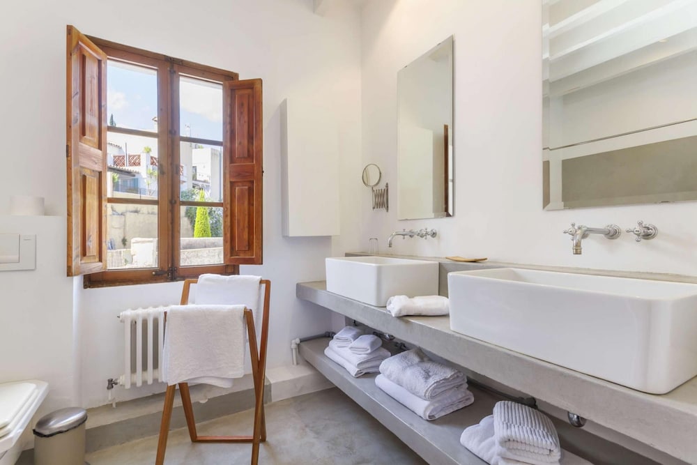 Casa Campomar by Vida Villas