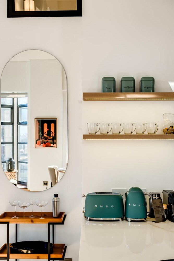 Contemporary 2bed in Art Deco Heritage Site Elevea