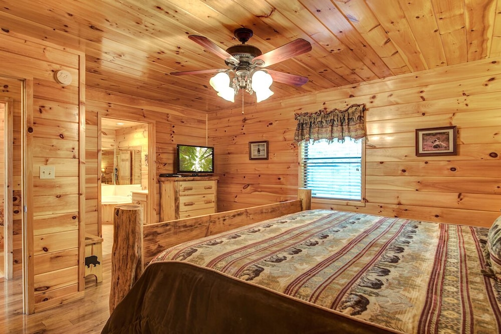 Bear Hunter by Jackson Mountain Rentals view 3