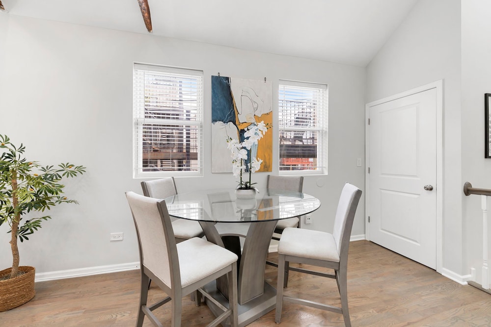 Chicago Treasure 4 Bed Getaway