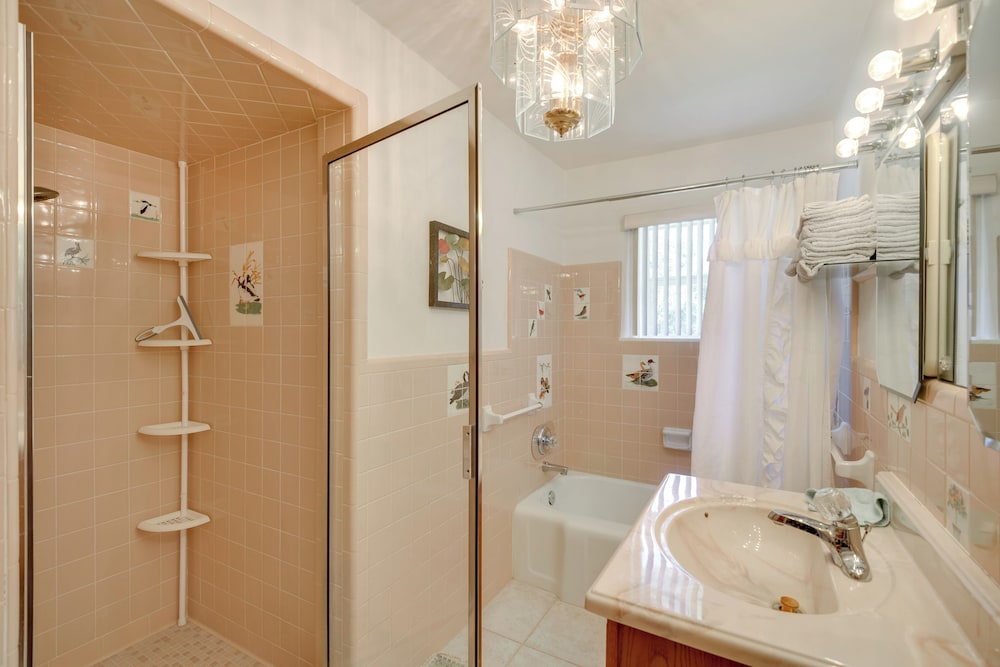 Private 3-acre Retreat w/ Game Room in Bunnell!