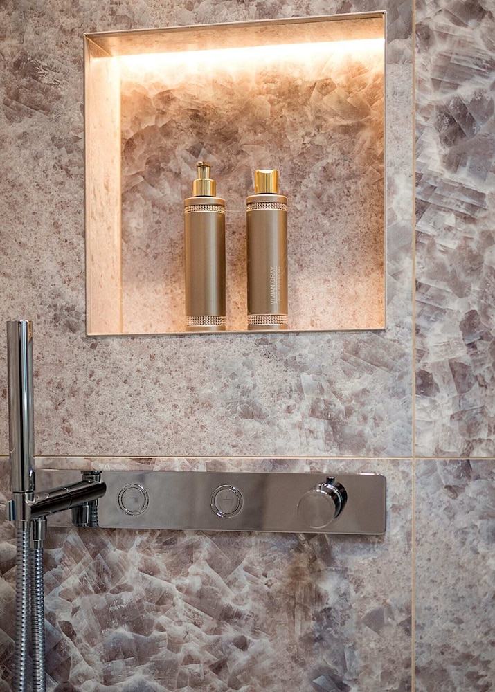 Marble Arch Suite 9-hosted by Sweetstay