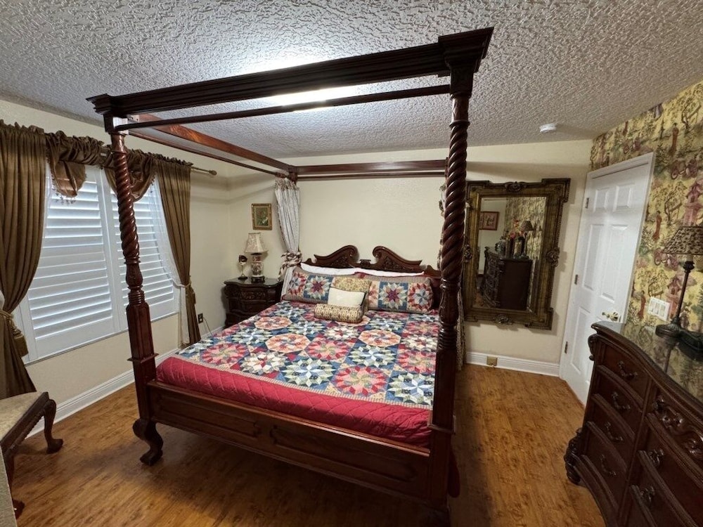 Southern Comfort 8 Bedroom Home