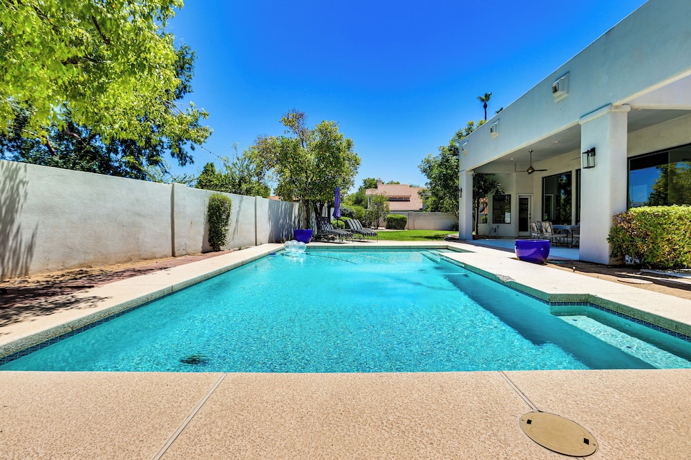 Dog Friendly! Modernist Oasis in North Scottsdale