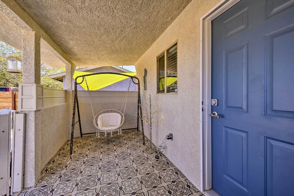 Charming Desert Cottage: 11 Mi to Joshua Tree view 5