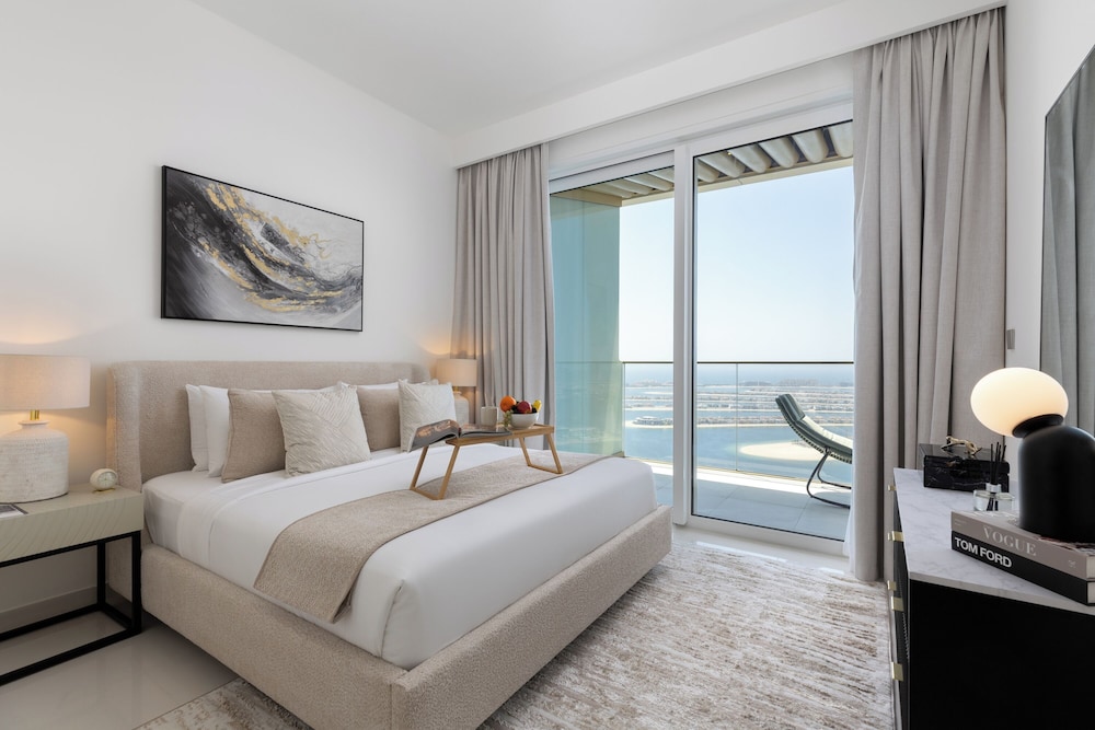 Maison Privee - Coastal Living w/ Uninterrupted Sea and Palm Views