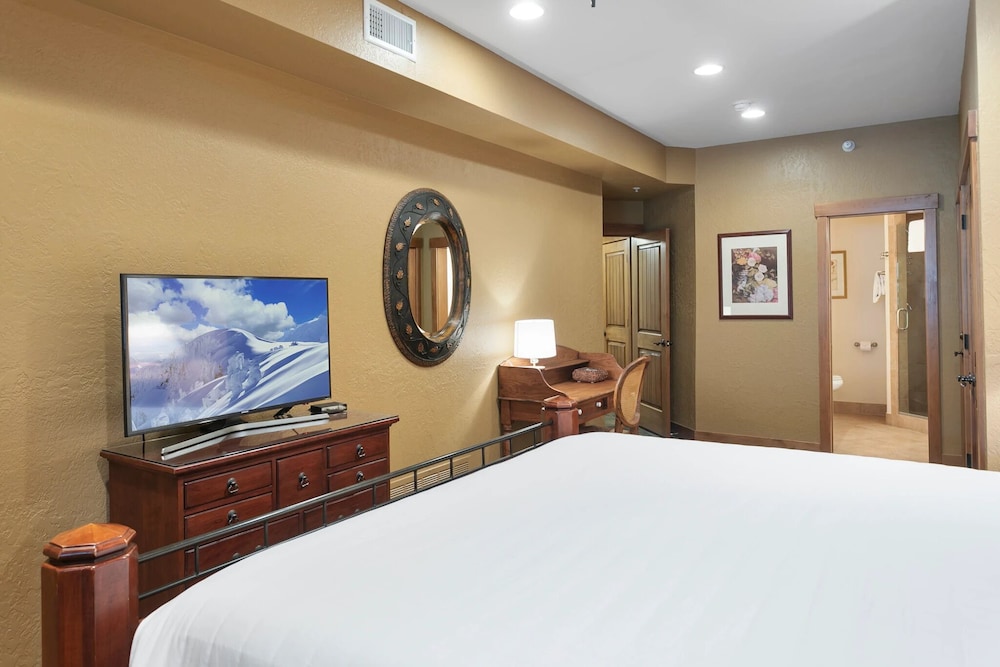 Powder Run at Deer Valley Resort - Four Bedroom Condo with Hot Tub #A32 4 Condo