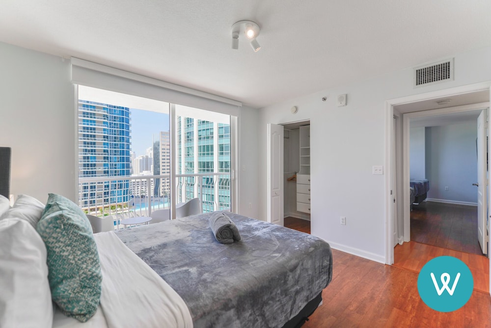 Brickell city View Condo with Pool