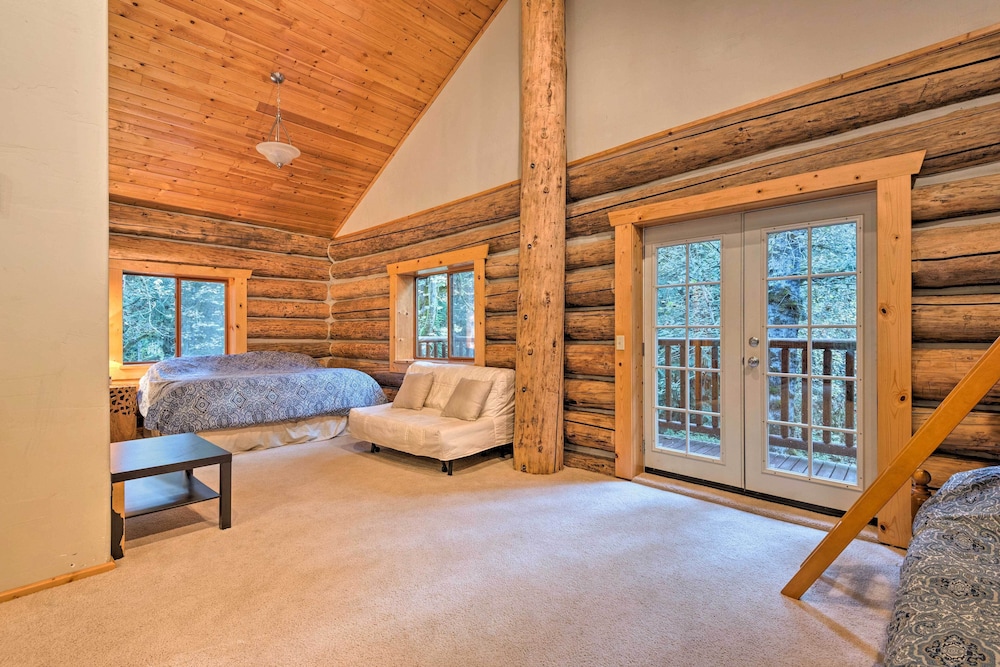 Riverfront Gold Bar Log Cabin Near Stevens Pass! view 3