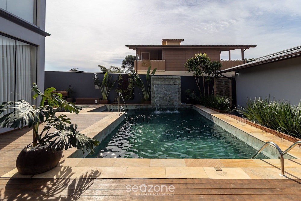 House With Pool Near the Beach Jde792