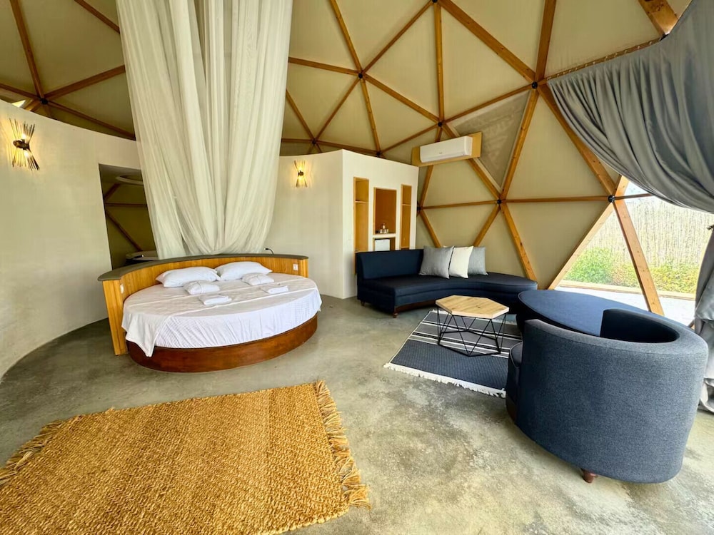 In Out Resort Glamping