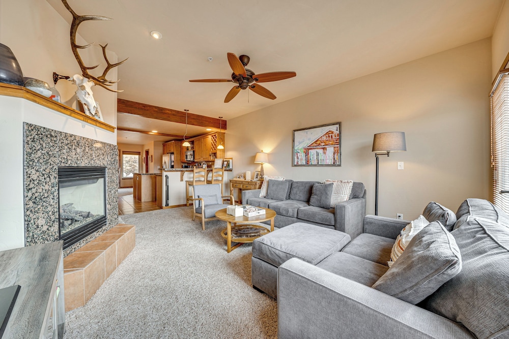 6 Mi to Winter Park Resort: Townhome w/ Hot Tub!