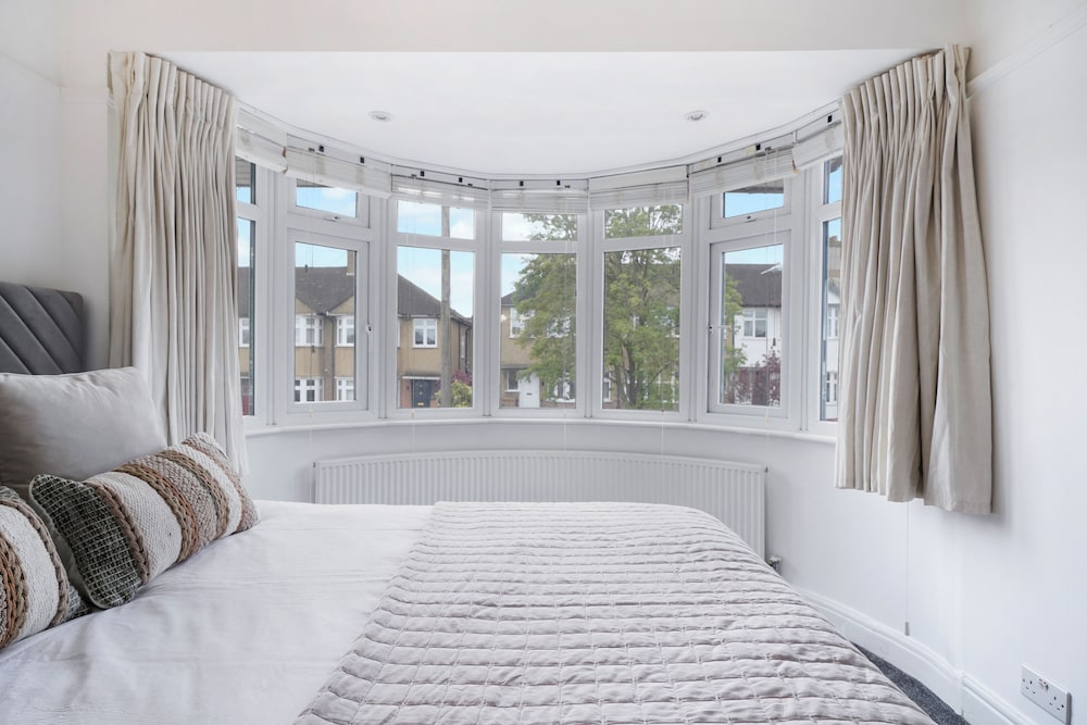 Mount Park Rd Flat