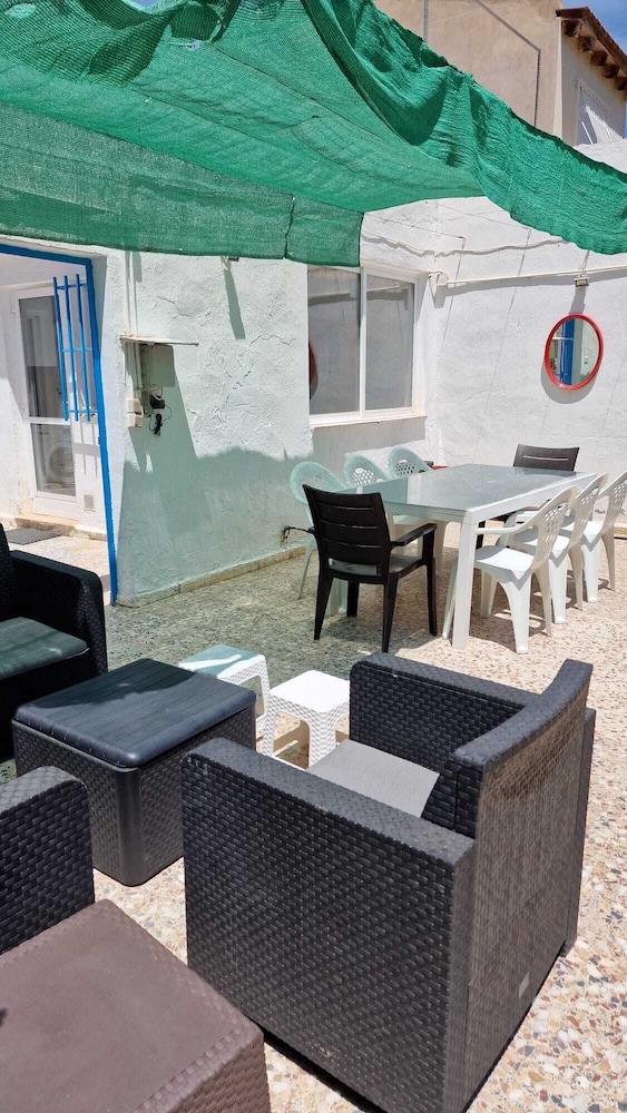 House With Exclusive Pool and Garden 7 min Walk From the Beach and the Center