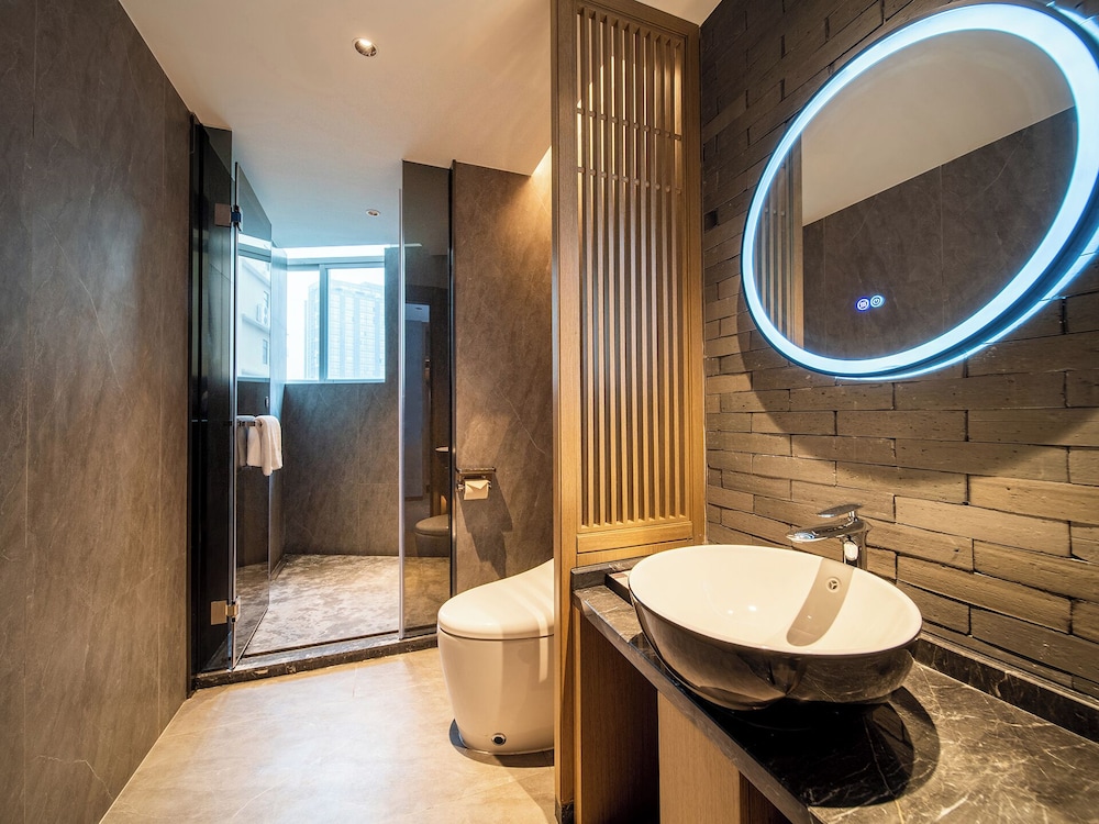 Trendy Romantic Hotel Guangzhou Panyu Qiaonan Aoyuan Plaza Branch - Free Deliver Service to Canton Fair Complex During Canton Fair Period