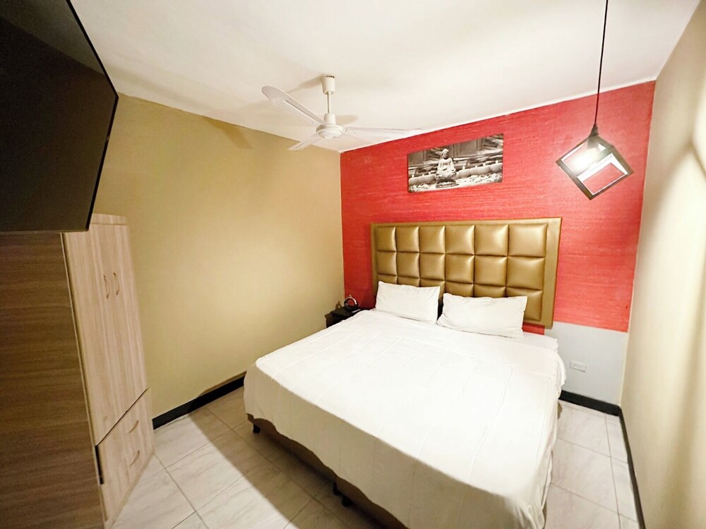 PROMO 18 BDRM Building, Pool+ 5Jacuzzis at Poblado